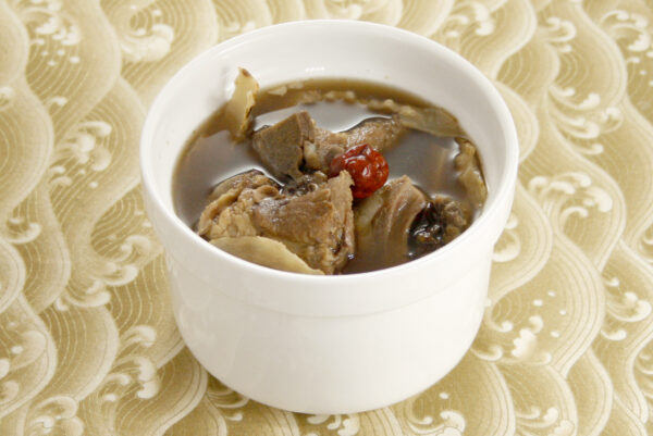 黑蒜肉骨茶