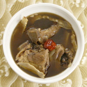 黑蒜肉骨茶
