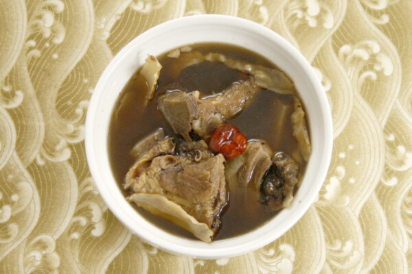 黑蒜肉骨茶
