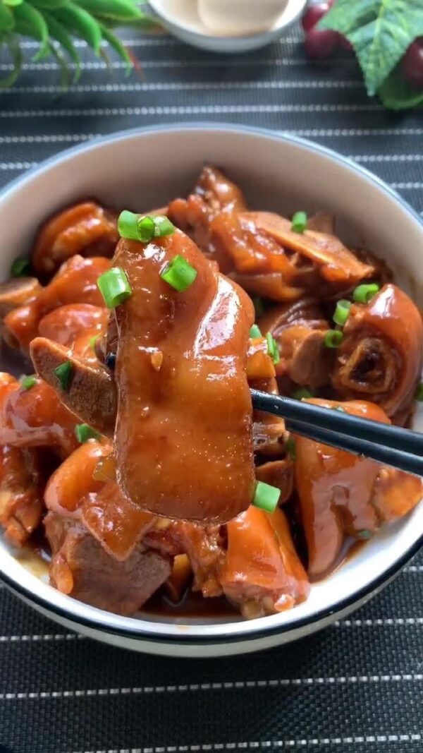 中新紅燒霸王豬腳